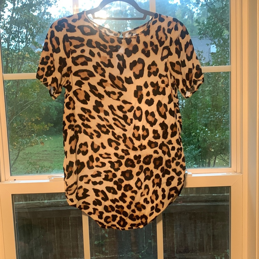 Cheetah print split hem shirt